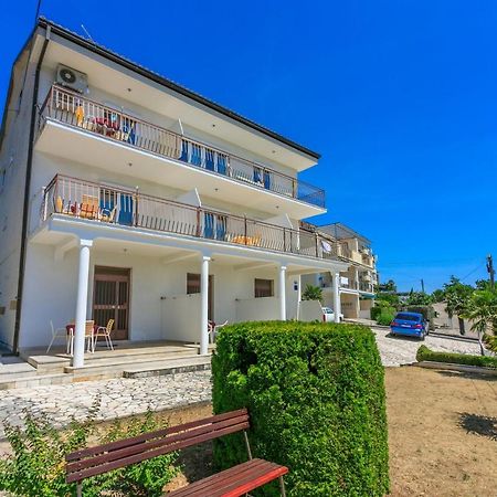 דראמליי Apartments Laura מראה חיצוני תמונה