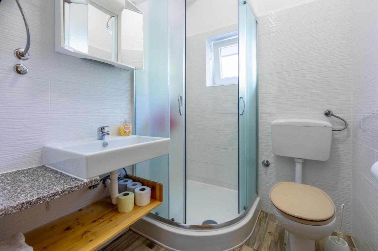 דראמליי Apartments Laura מראה חיצוני תמונה