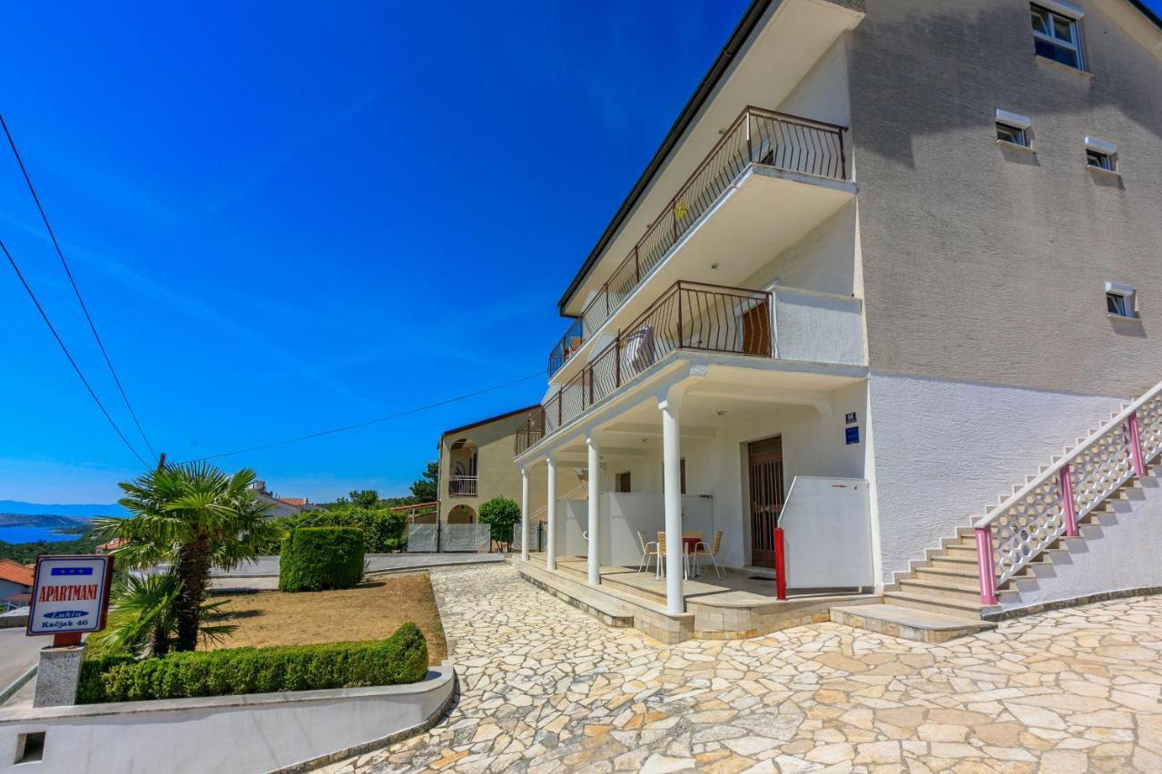 דראמליי Apartments Laura מראה חיצוני תמונה