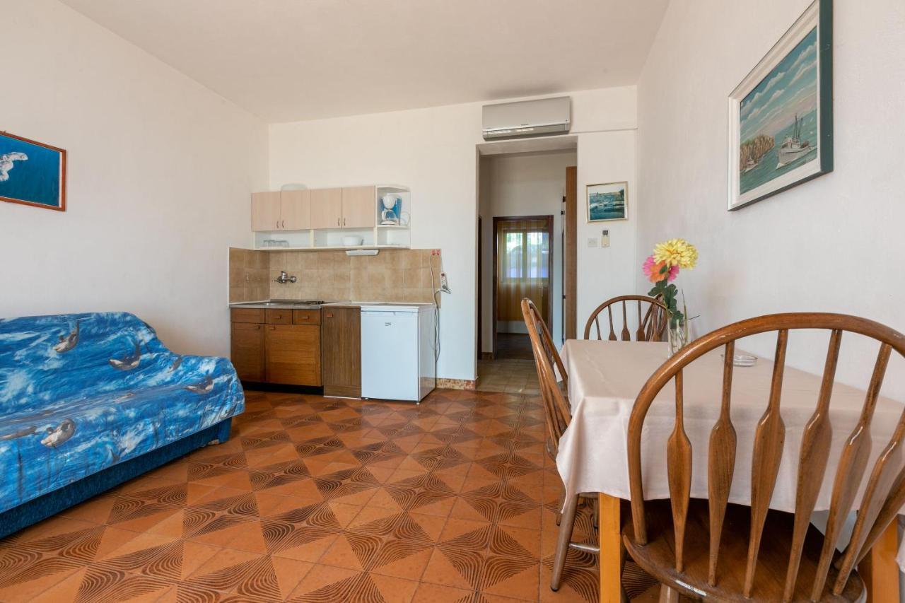דראמליי Apartments Laura מראה חיצוני תמונה