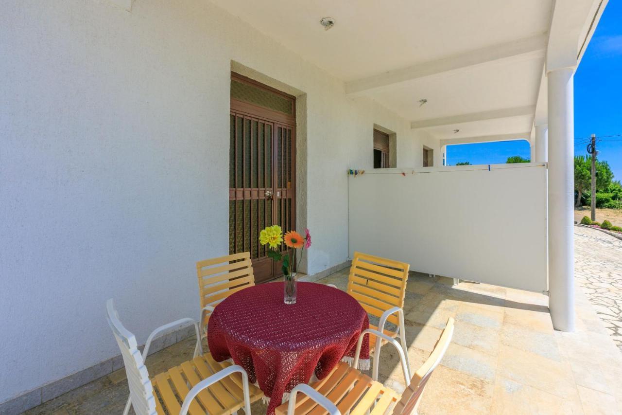 דראמליי Apartments Laura מראה חיצוני תמונה