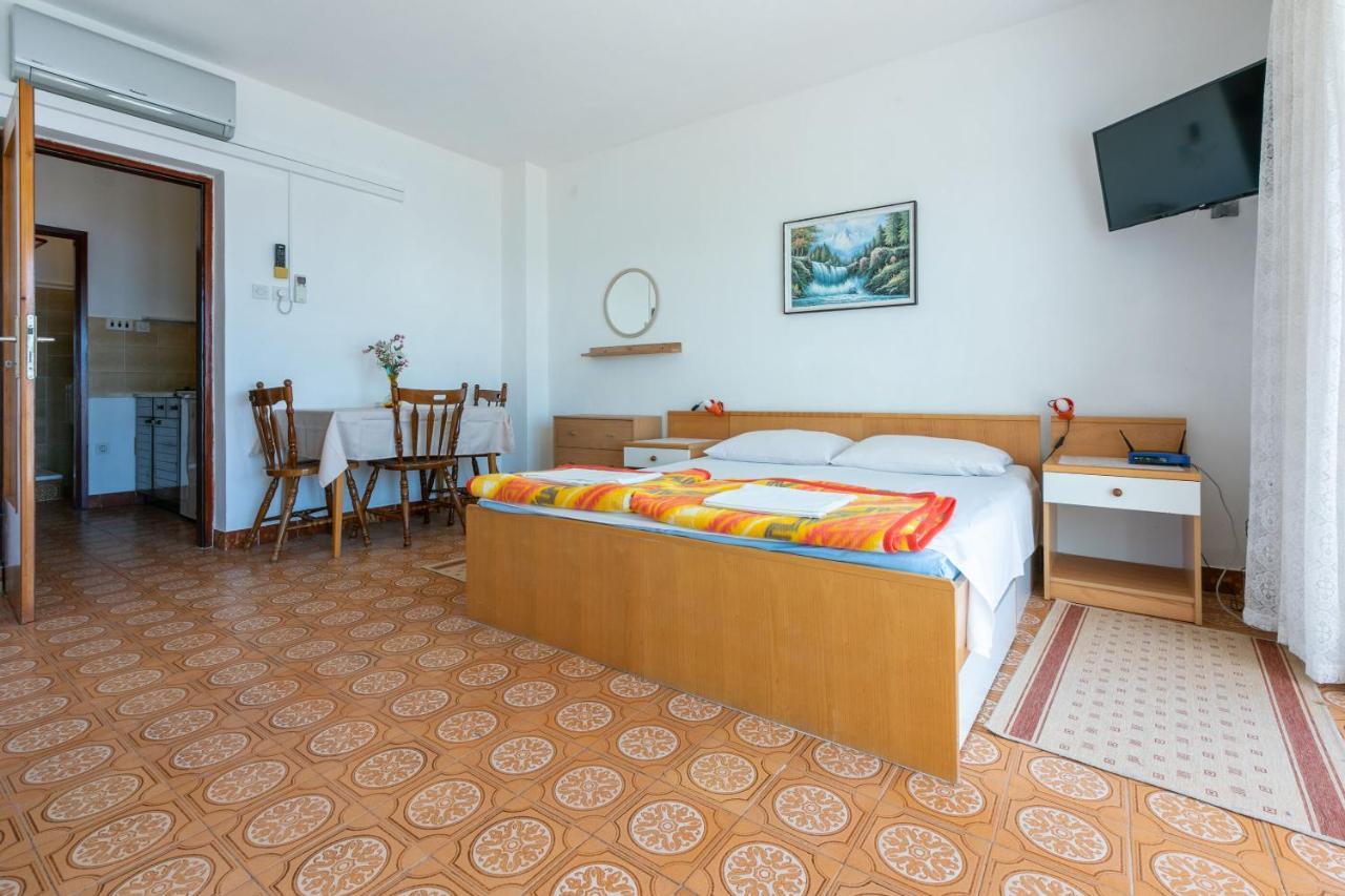 דראמליי Apartments Laura מראה חיצוני תמונה