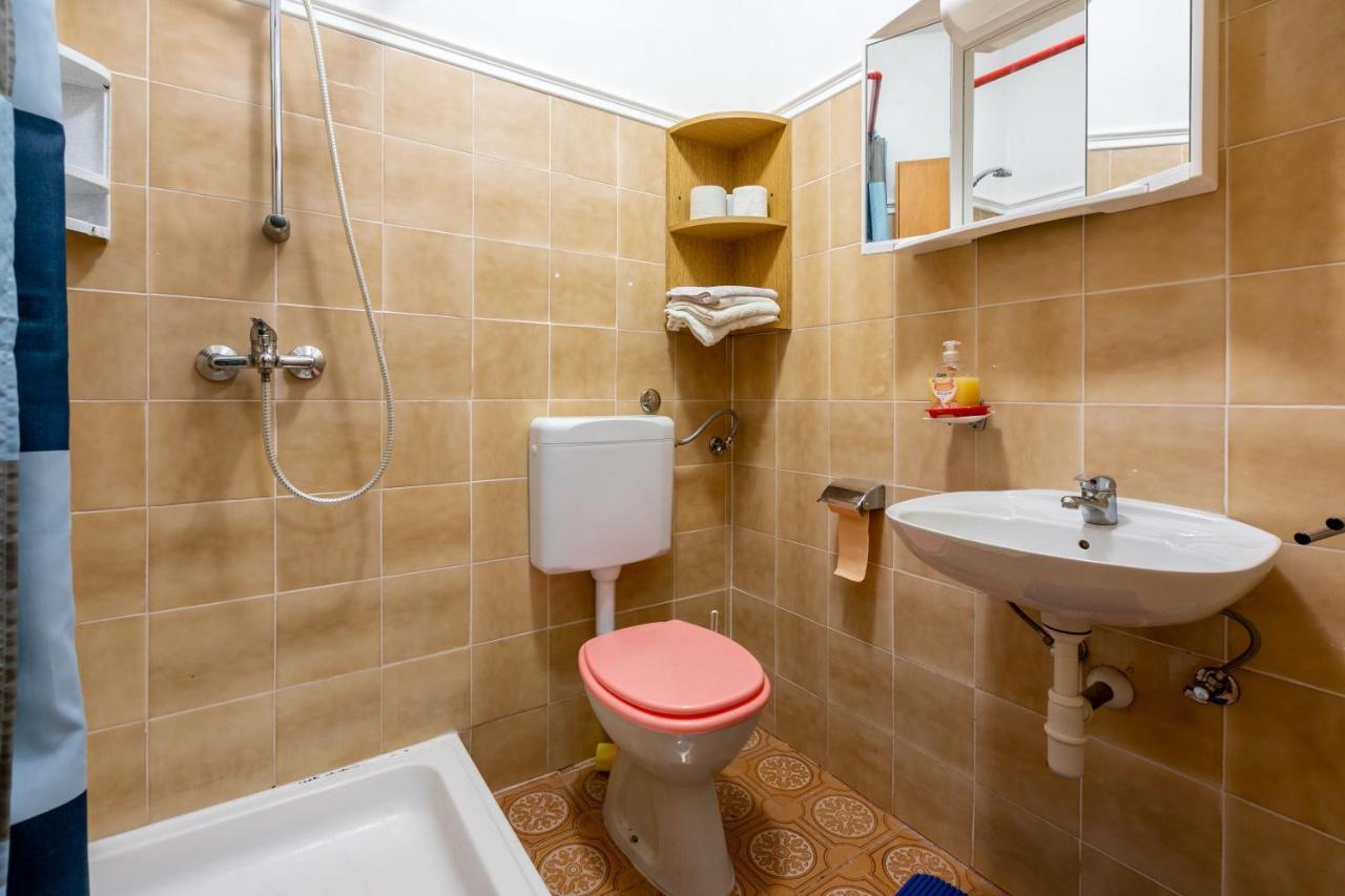 דראמליי Apartments Laura מראה חיצוני תמונה